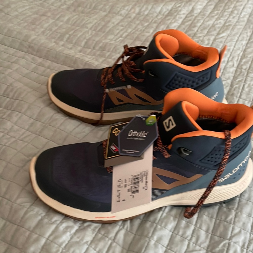 Salomon Outpulse mid GTX brand new tags and box